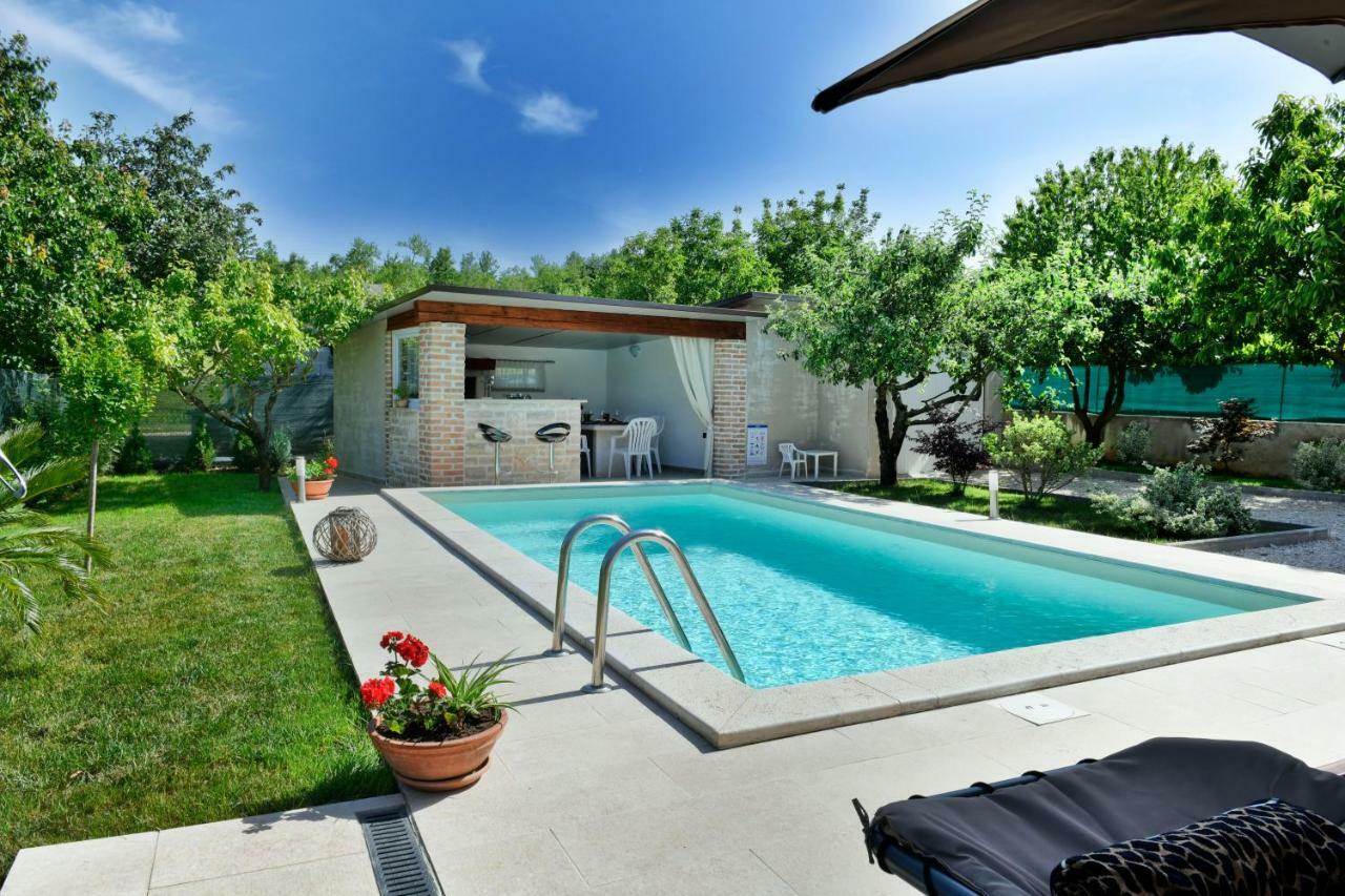 Villa Aromatica Vižinada Exterior foto